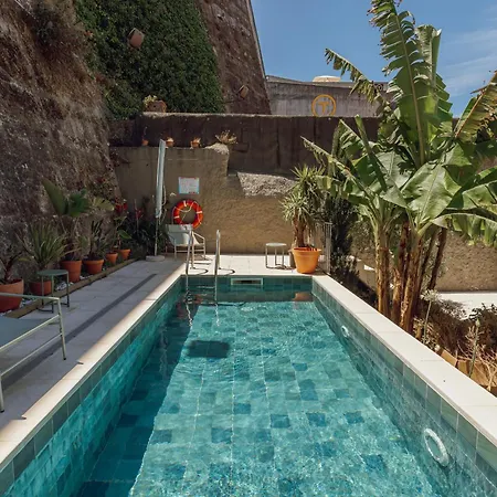 Appartamento Bridge & Pool Retreat By Vacationy